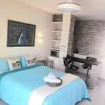 Апартаменты Welcoming In 45 M² With Shared Pool *