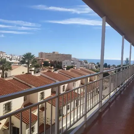 Welcoming In 45 M² With Shared Pool Торремолинос